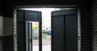 Купить гаражные ворота распашные Ахтубинск, цена от 3899 руб.